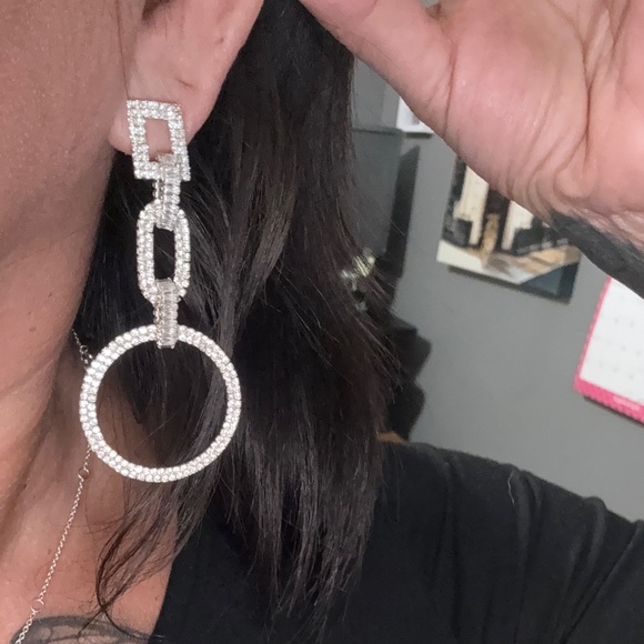 Jewelry - 💰sparkly Dangle Earrings